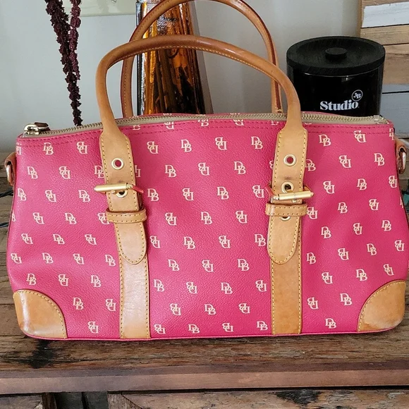 Dooney & Bourke logo bag - Picture 1 of 16